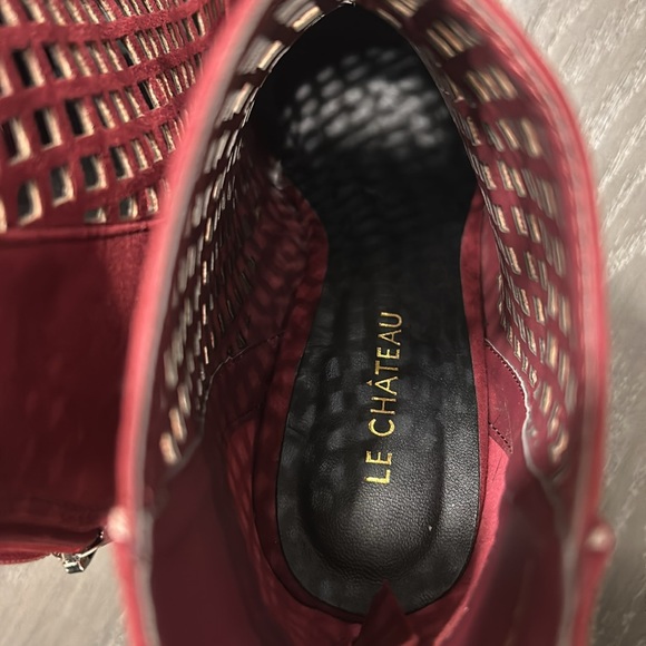 Size 6 Le Chateau Boots - Picture 4 of 4